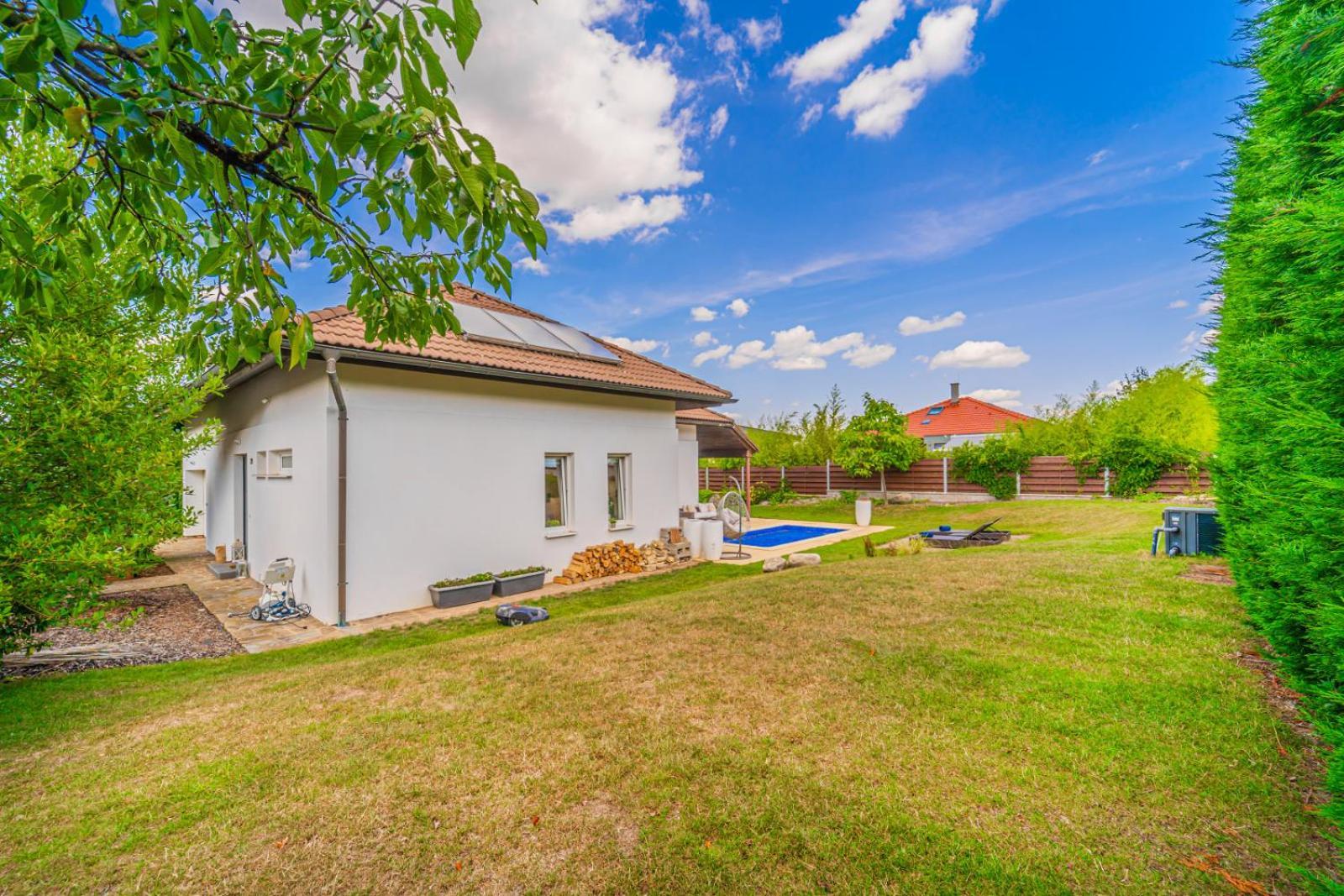 Vila Sara S Bazenem A Infrasaunou Na Kraji Prahy Zbuzany Bagian luar foto