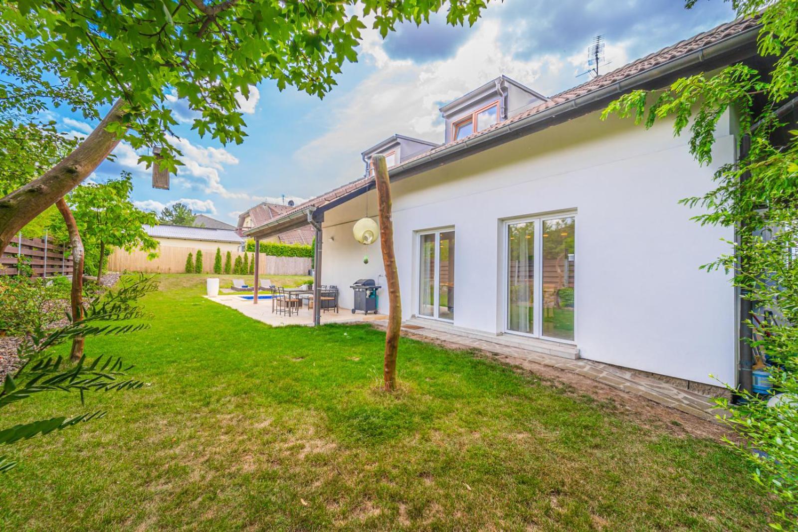 Vila Sara S Bazenem A Infrasaunou Na Kraji Prahy Zbuzany Bagian luar foto